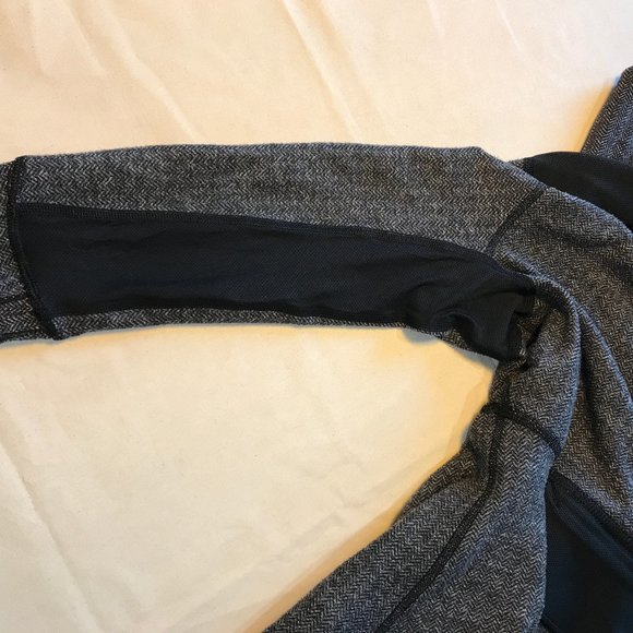 Never worn like new Lululemon Base Runner 1/2 Zip - Picture 8 of 16